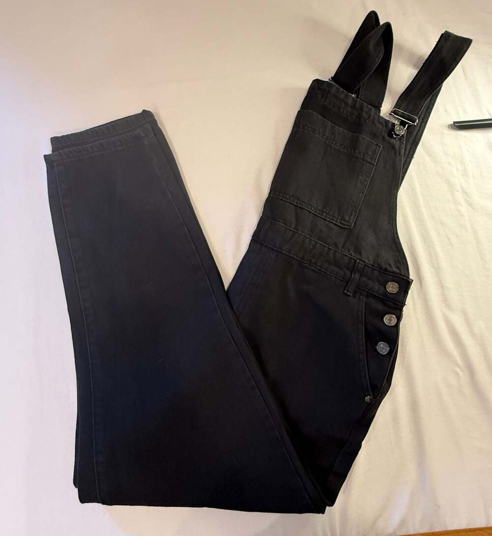 boohoo Petite 12 Black Denim Bib Overalls